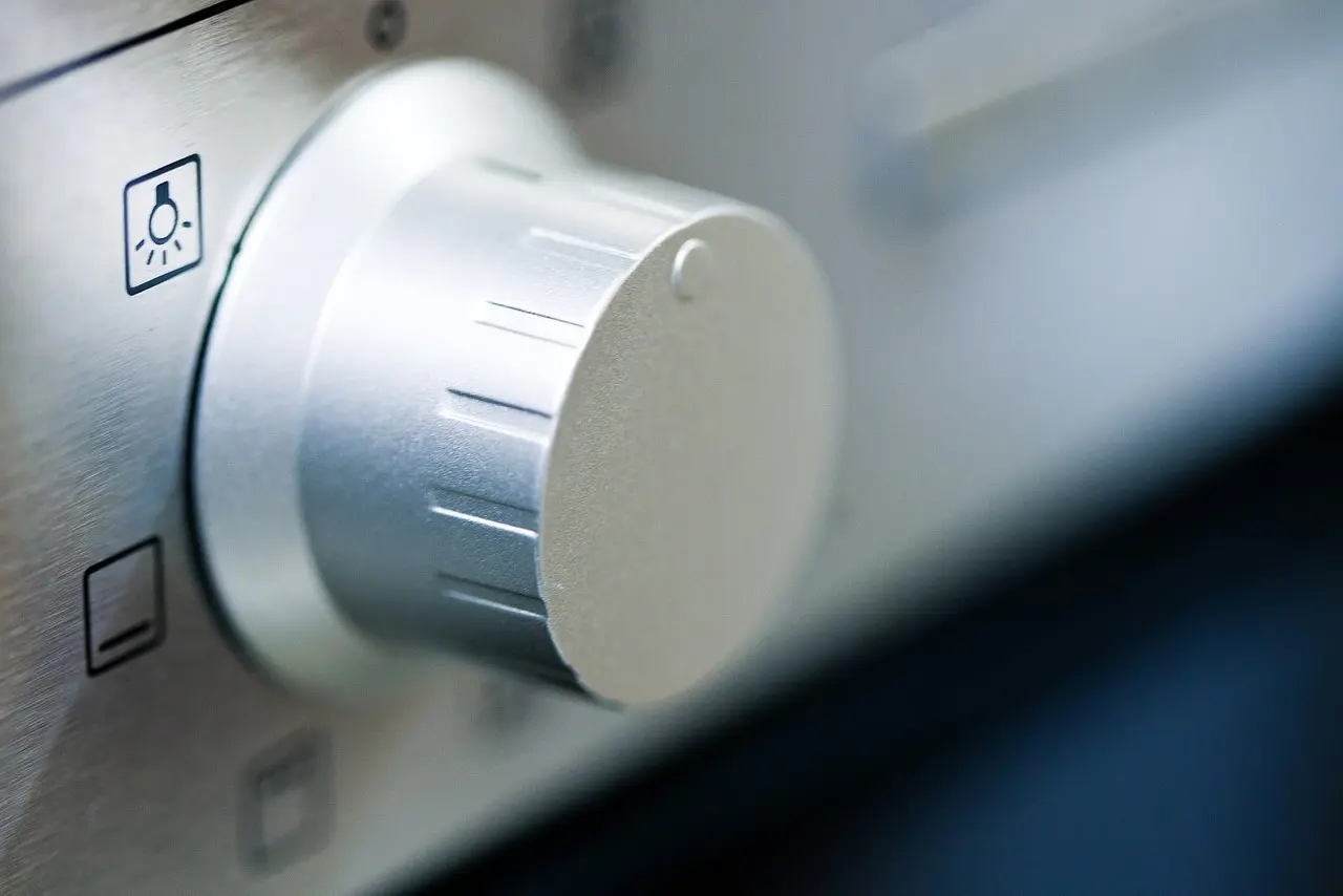 Hvordan sikrer jeg mig, at min bikini ikke falder af, når jeg bader?